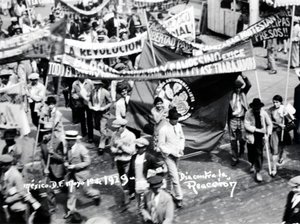 Mars van de Arbeiders, Mexico-Stad, Dag van de Arbeid 1929 door Tina Modotti